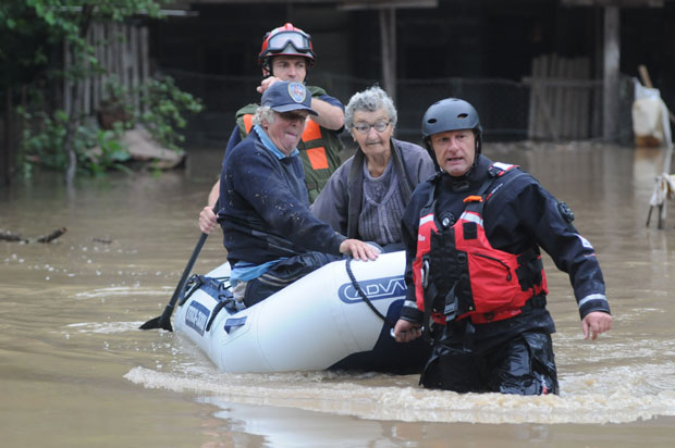 БУЈИЦЕ НАПРАВИЛЕ ХАОС: Проглашено ванредно стање на целој територији Краљева (ВИДЕО)

